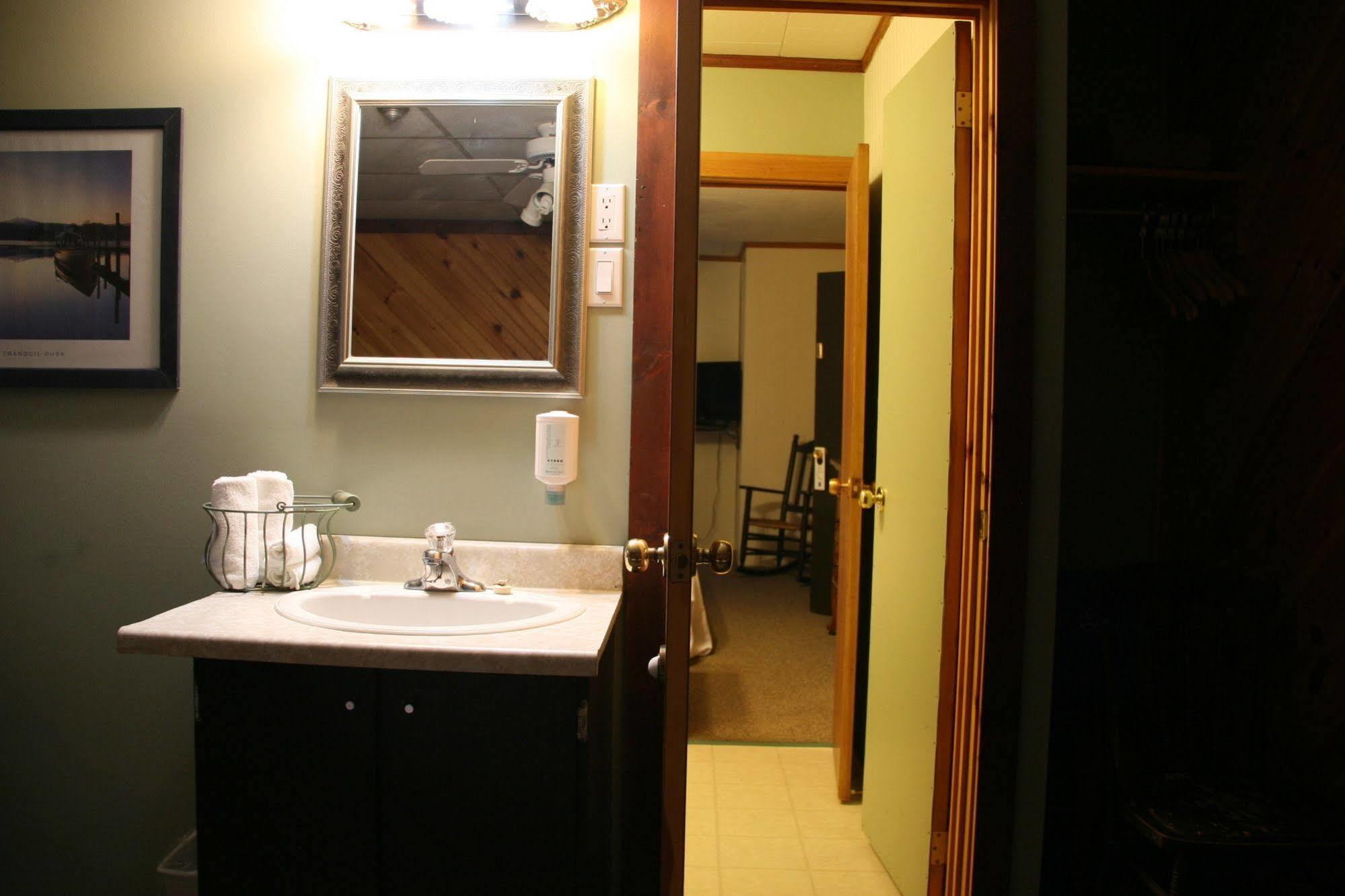 Beachwood Resort Deer Bay Extérieur photo
